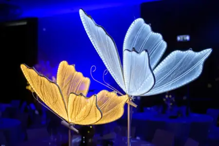 Dekorative Schmetterlinge – Elegante Lichtelemente, die sowohl einzeln als auch in Kombination mit weiterer Dekoration beeindrucken.